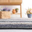 Tapis en cuir tissé à la main / à rayures en jute gris foncé / brun Gered-538620558