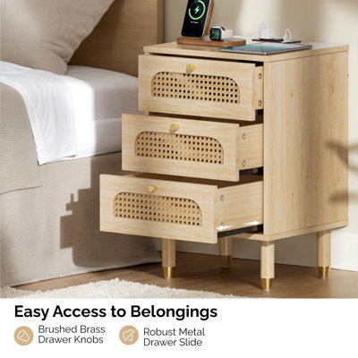Table de chevet avec station de charge, table de chevet à 3 tiroirs en rotin, table de bout avec tiroirs Boho, table de chevet en bois pour la chambre à coucher, chêne naturel
