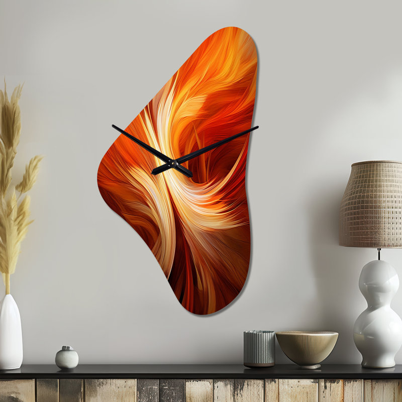 Horloge murale orange abstraite et chaleureuse VI - Fractales de forme irrégulière en métal, horloge murale asymétrique orange