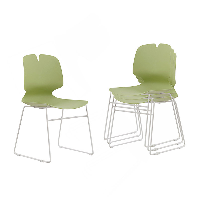 Ensemble de 4 chaises de bureau modernes empilées avec support ergonomique et structure en acier durable pour une utilisation polyvalente.