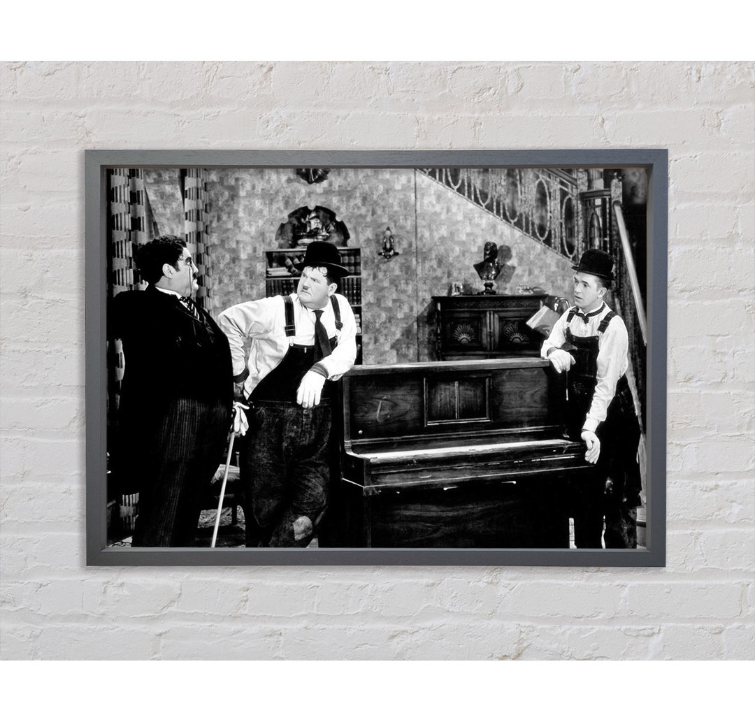 Laurel And Hardy Piano Break - Einzelner Bilderrahmen Kunstdrucke auf Leinwand