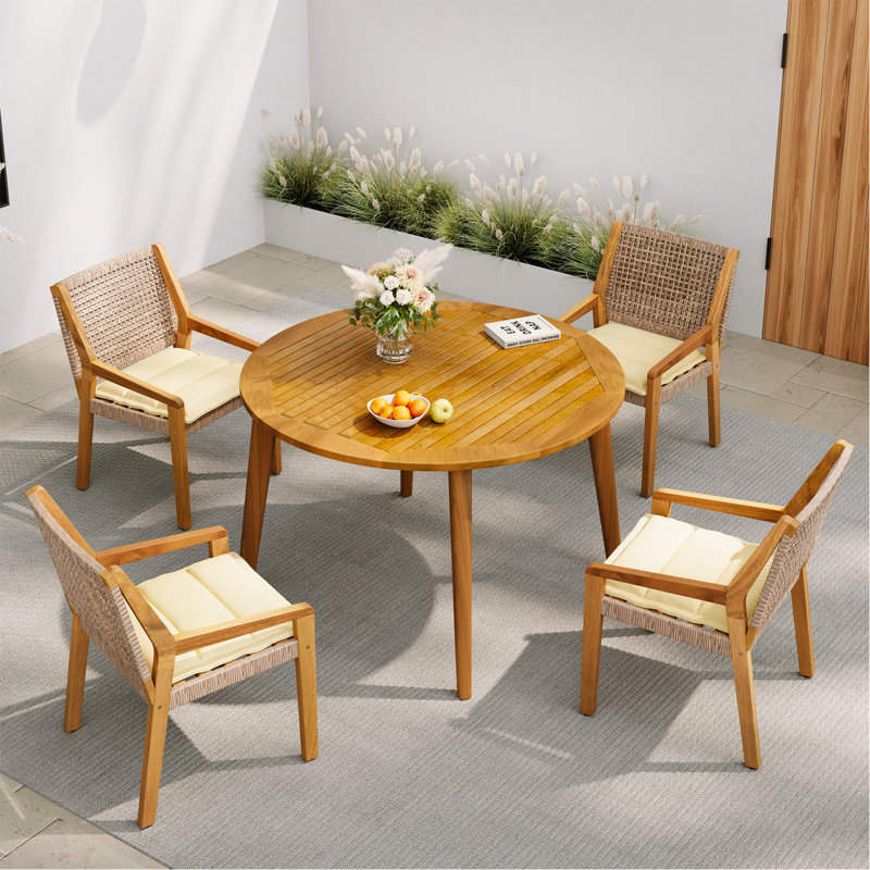 Ensemble repas d'extérieur - Table Stamford en bois d'acacia de qualité supérieure et chaises en osier avec coussin crème pour une expérience culinaire confortable, convient aux grands rassemblements (1 table + 4 chaises)