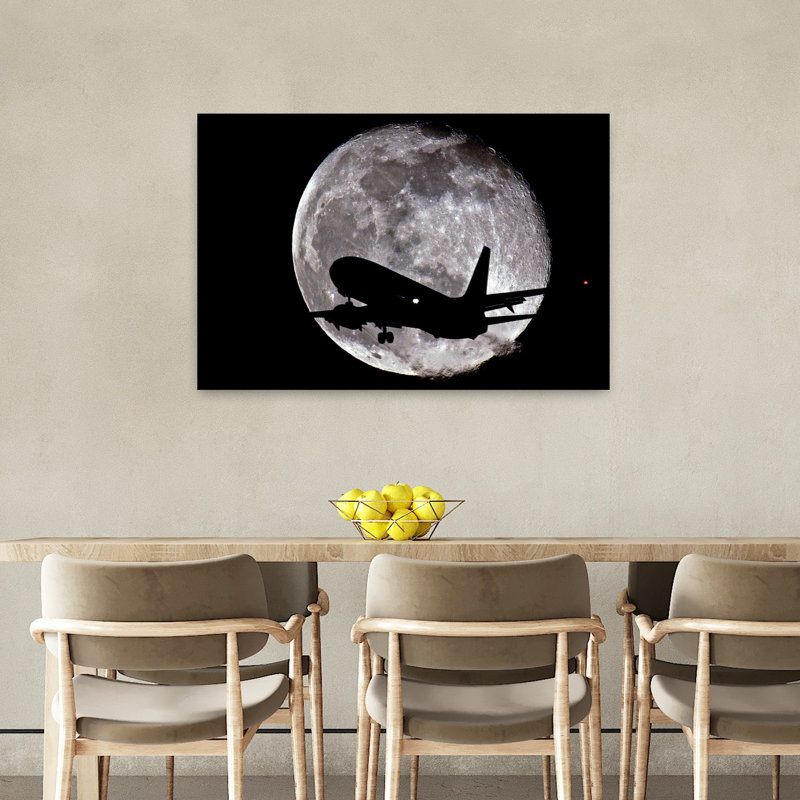 Jet en silhouette devant la lune, art contemporain de paysage contemporain, H 36 po x l 24 po