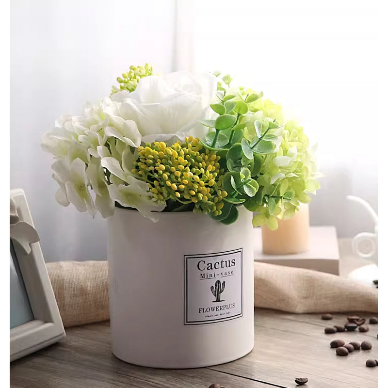 Simulation de fleurs artificielles en pot