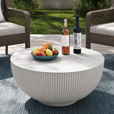 Table basse d'extérieur en béton l 27,56 po Araceli