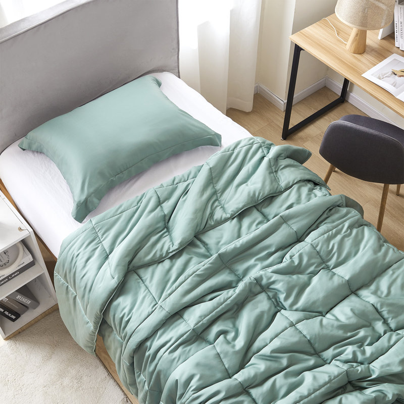 Coma Inducer Cool as a Cucumber Lightweight Oversized Comforter Set, Green, Queen Comforter + 2 Standard Shams