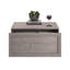 Table basse grise avec tiroir coulissant lisse et tablette ouverte, design moderne pour les salons, gris moyen compact avec un rangement spacieux, ajout élégant aux espaces, simple