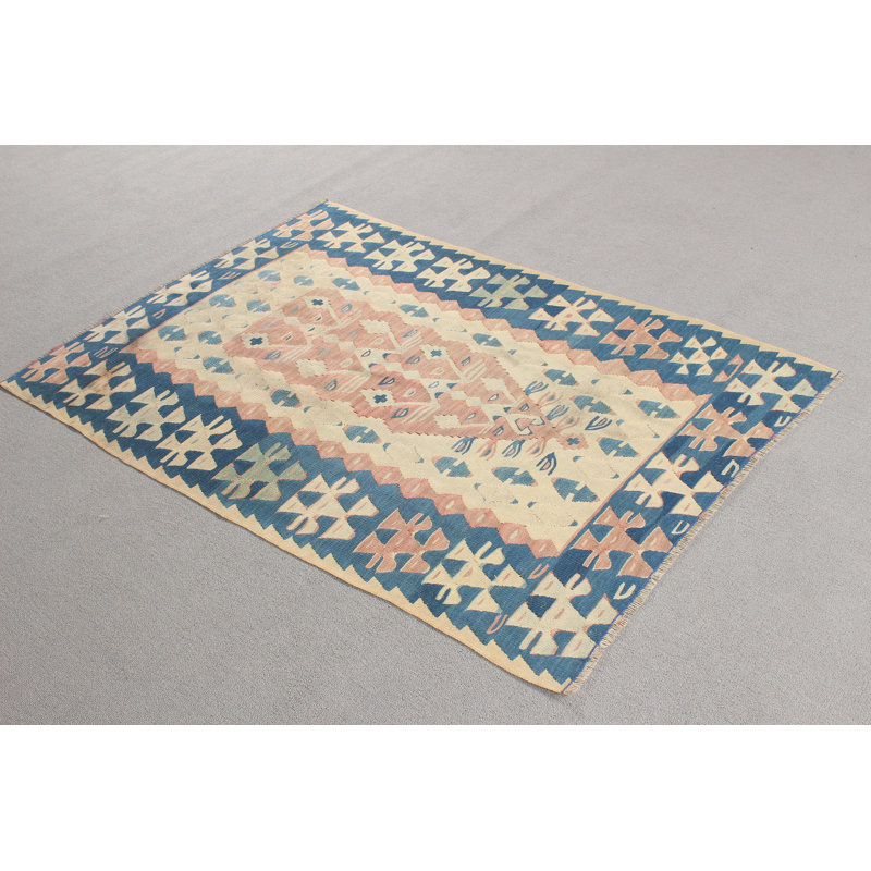 Tapis turc vintage beige Kilim pour vestibule ou chambre à coucher avec éléments géométriques et bohémiens