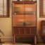 Buffet en noyer massif de style Mid-Century