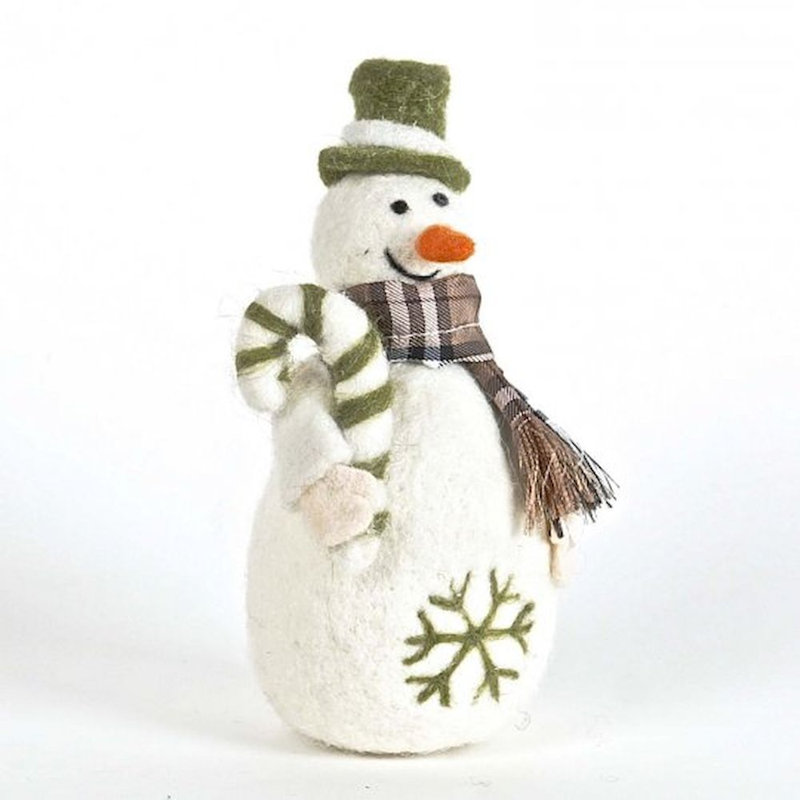 Bonhomme de neige avec figurine vert hat