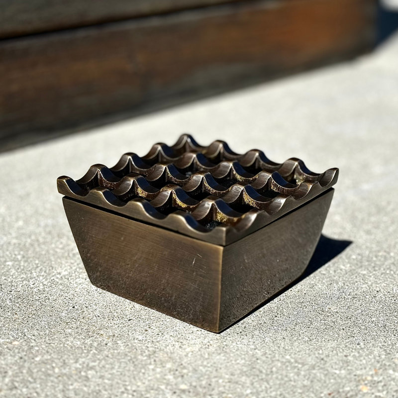 Cendrier coupe-vent en laiton antique