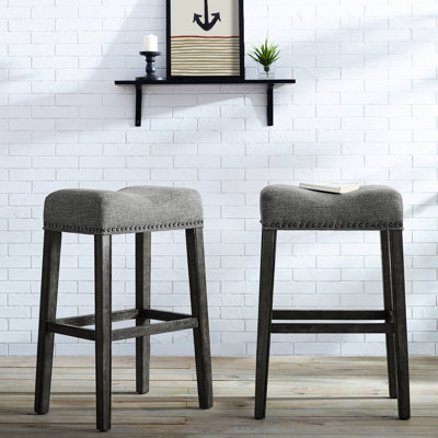 Tabourets de bar rembourrés gris, conception de selle 29 po. Fabriqué en bois véritable et fini patiné. Moderne pour un usage domestique. De l 2. 18 po x P 13 po x H 29 po. Assemblage requis. Résidentiel.