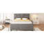 Lit plateforme tapissier très grand en lin gris et lit simple TG avec tête de lit à motif brique, lit stable, structure en bois