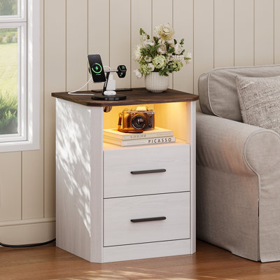 Table de chevet moderne avec station de recharge, table d'appoint de 51 cm avec 2 tiroirs et une étagère ouverte, table d'appoint en bois, meuble de chevet pour chambre ou salon (blanc et brun)