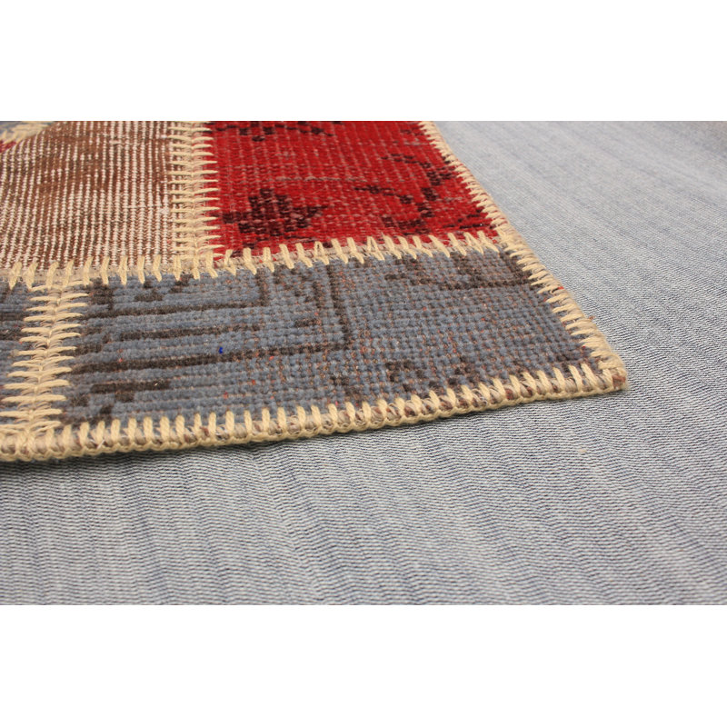 Tapis unique en laine noué à la main des années 2010 de 4 pi 7 po x 6 pi 10 po rouge / gris / beige Almada