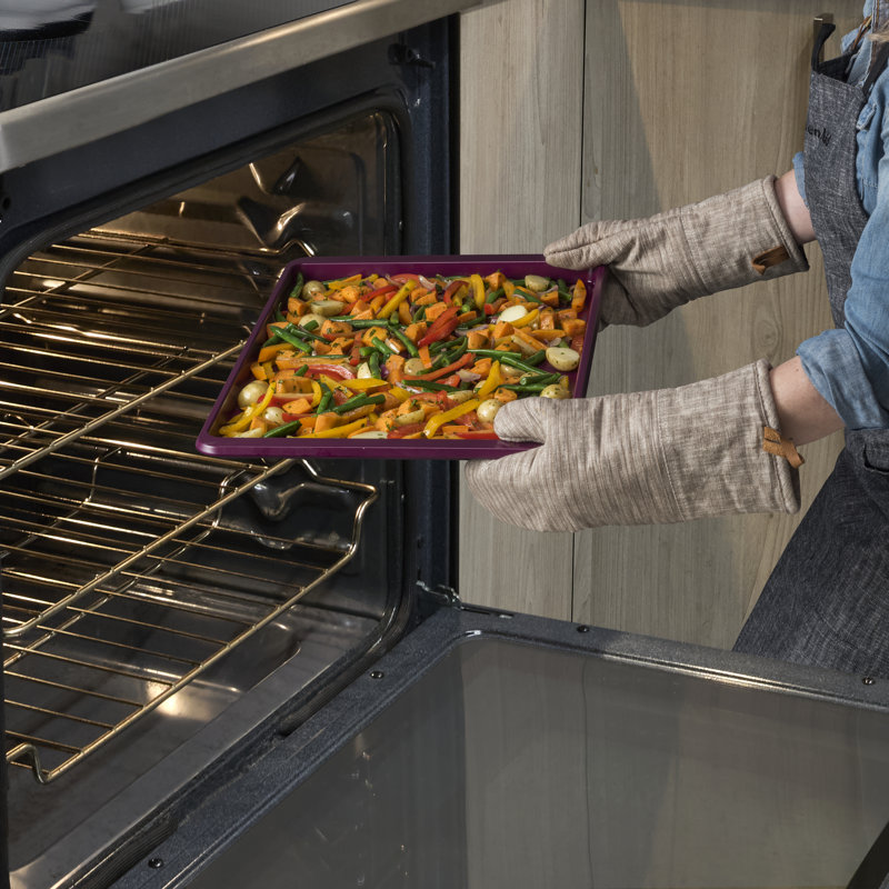 KitchenAid® 13X18in Nonstick Aluminized Steel Baking Sheet, Beetroot