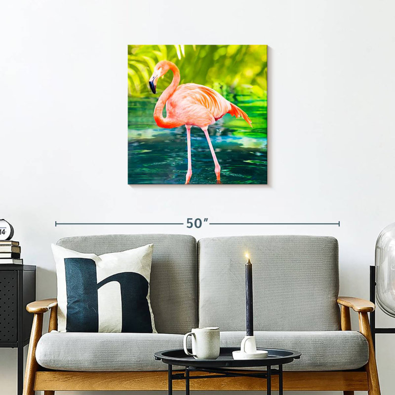 Flamant rose patauger dans l'eau