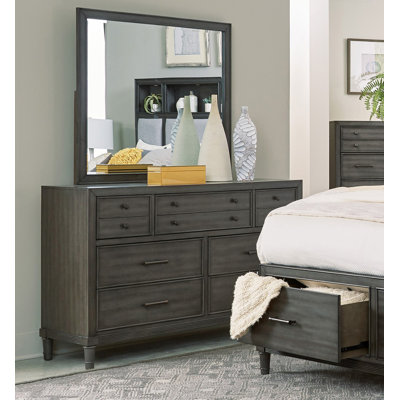 Commode de style transitionnel avec poignées en bronze foncé et poignées en bronze foncé