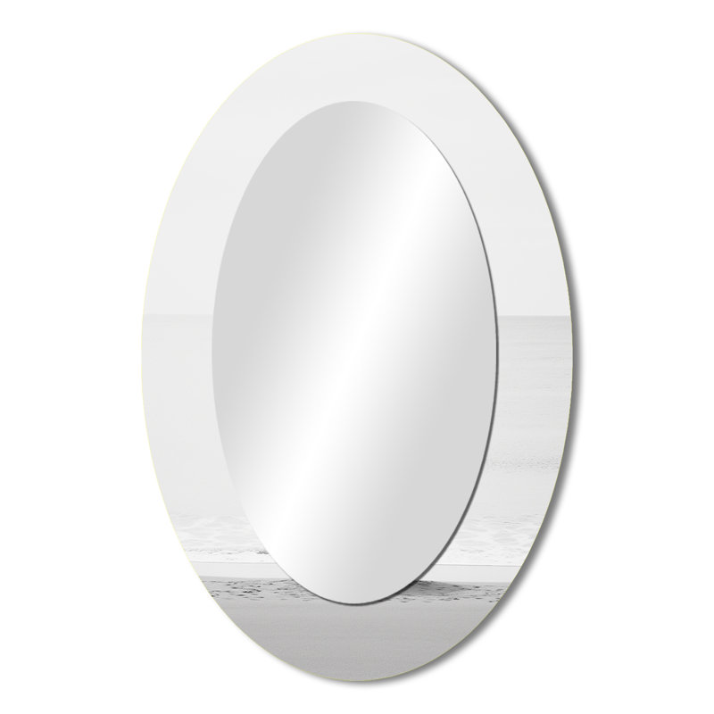 Minimalisme noir et blanc photo de plage I - grand miroir mural ovale sur métal, 36 po x 24 po