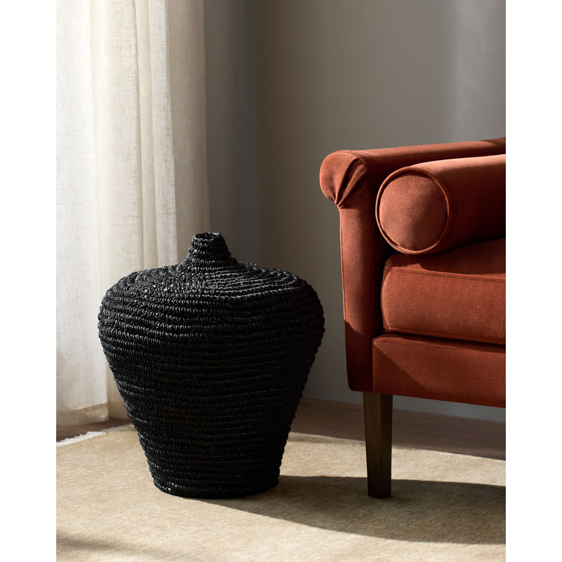 Chiya Vase, Black