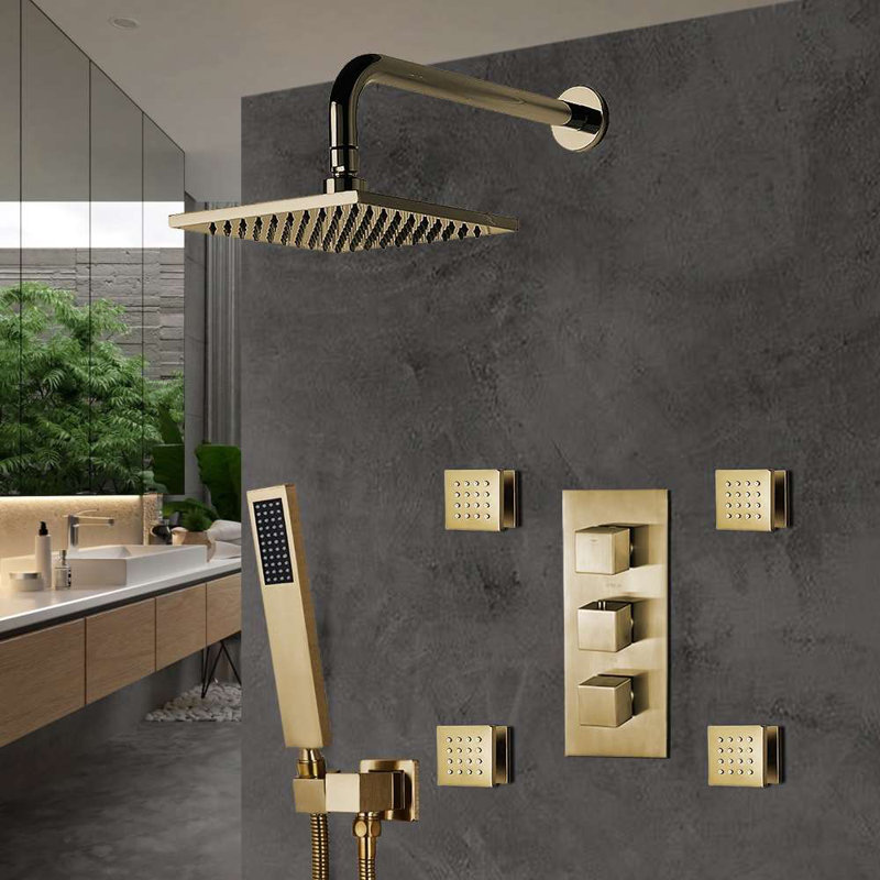 Ensemble de douche Bravat en or brossé au design luxueux et moderne pour votre salle de bain
