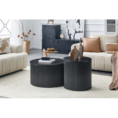 Ensemble de 2 tables basses gigognes, tables rondes en panneau de fibres à densité moyenne avec rangement intégré, tables d'appoint élégantes à grain de bois noir pour le salon et la chambre à coucher