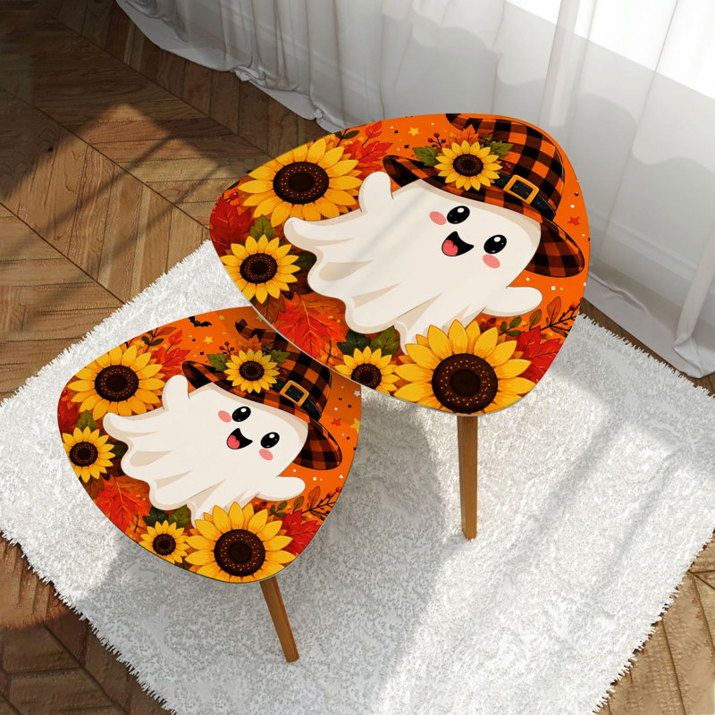 Ensemble de 2 tables basses gigognes triangulaires modernes, ornées de tournesols fantômes et de feuilles d'automne orange, style milieu du siècle. Tables d'appoint empilables, petites tables de chevet pour salon, chambre, appartement et décoration intérieure.