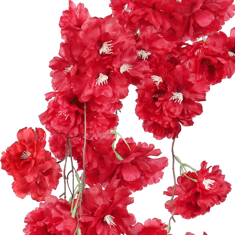 Jet de fleurs de cerisier en cascade, Rouge