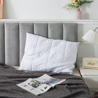 Stockseth Medium Pillow