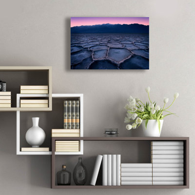 Art mural en verre Ebern Designs «Badwater Twilight» par Rick Berk