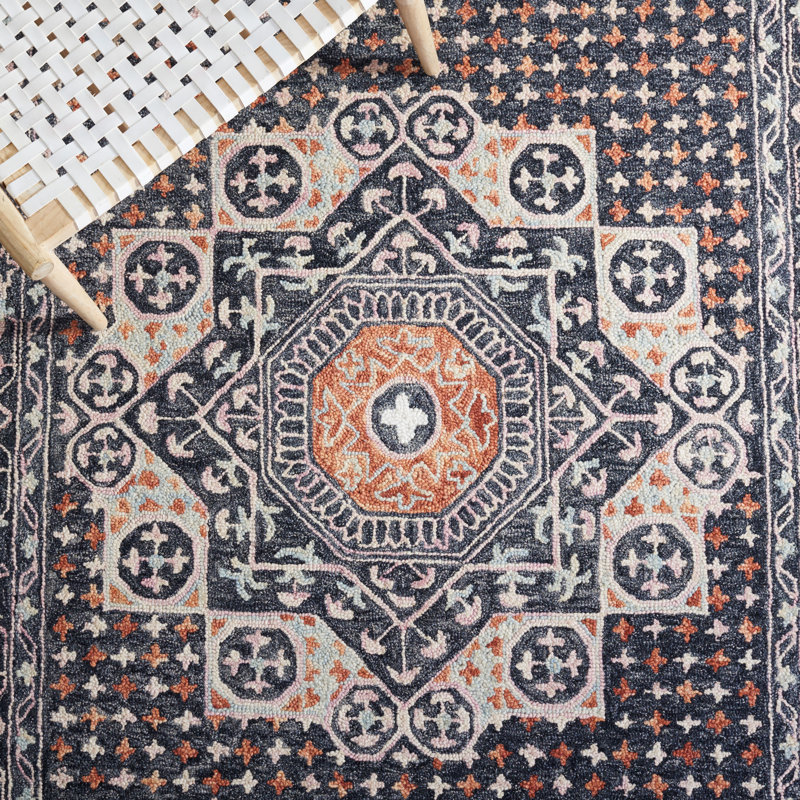 Hand Tufted Wool/Cotton Oriental Rug in Black/Rust, Round 5'