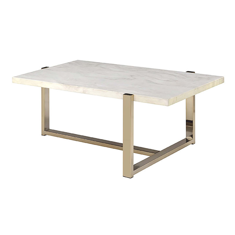 Table basse blanche et champagne