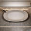 Baignoire autoportante de 140 cm (55 po) en résine de pierre à surface solide, couleur beige, avec trop-plein et bonde escamotable, imperméable, spacieuse pour une personne, design ergonomique, toucher lisse, installation et entretien faciles.