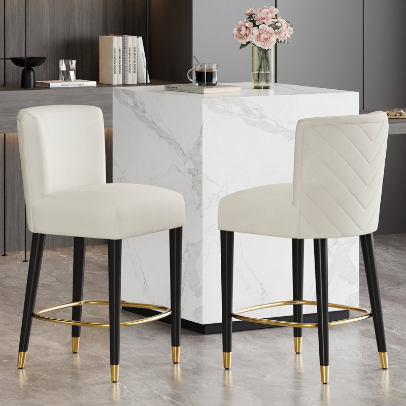 Le tabouret de comptoir de 27 pouces au design moderne avec un repose-pieds lisse et circulaire en tissu crée un look sophistiqué et luxueux