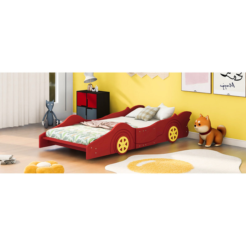 Lit de voiture de course rouge simple avec construction et roues, décorant votre chambre à coucher avec élégance, support de lattes, améliorant la fonctionnalité