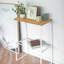 Table de bout étroite pour le salon Tosca Yamazaki Home, étagère de rangement latérale mince, acier et bois