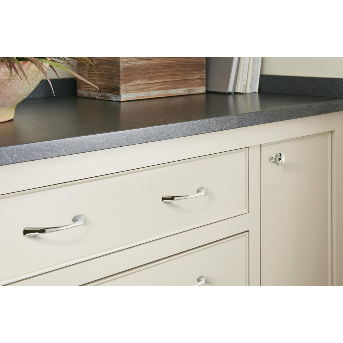 Richelieu Modern Cabinet Knob - 1 3/8-inch X 5/8-inch Matte Chrome Drawer Pull For Kitchen & Bathroom