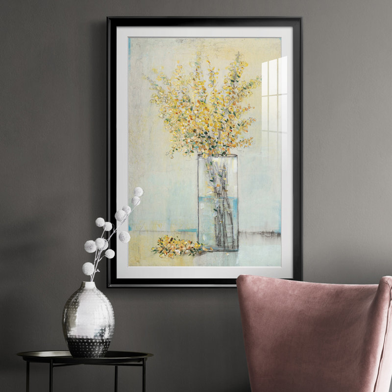 «Yellow Spray In Vase I», reproduction encadrée de qualité supérieure - prête à être accrochée, Cadre noir