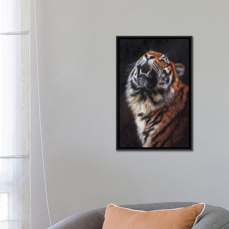 « tiger looking up », impression sur toile, H 26 po x l 18 po x P 1,5 po, Toile avec cadre noir, Pas de tapis