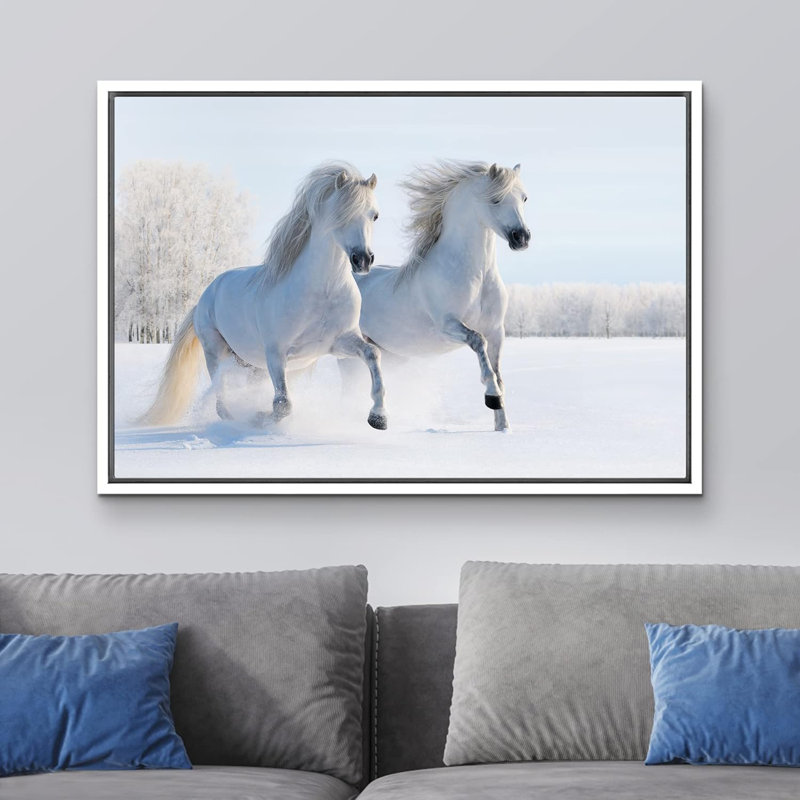 Courir avec des chevaux, étalon blanc dans un champ de forêt enneigé sur toile, H 24 po x l 36 po x P 1,5 po, Cadre blanc