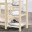 Configuration de salle à manger à 3 comptoirs. Table avec 3 tablettes ouvertes. Tabourets de selle pour plus de confort. Pieds en bois. Convient aux petites zones colorées. Rangement relaxant. Structure en bois. Convient aux espaces compacts