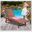 Chaise longue d'extérieur en bois avec table coulissante et positions inclinables réglables pour la détente au bord de la piscine