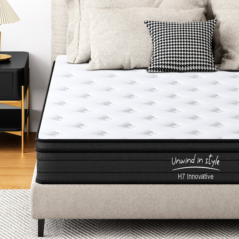 Matelas pleine grandeur mi-ferme de 12 pouces avec un dessus en tricot haut de gamme et un système de ressorts pour un confort respirant.