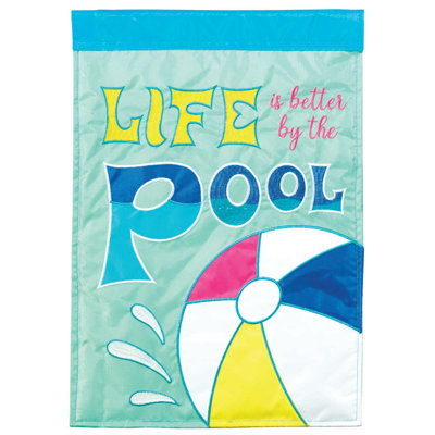 Drapeau de jardin en polyester 18 po x 13 po Life is Better by The Pool