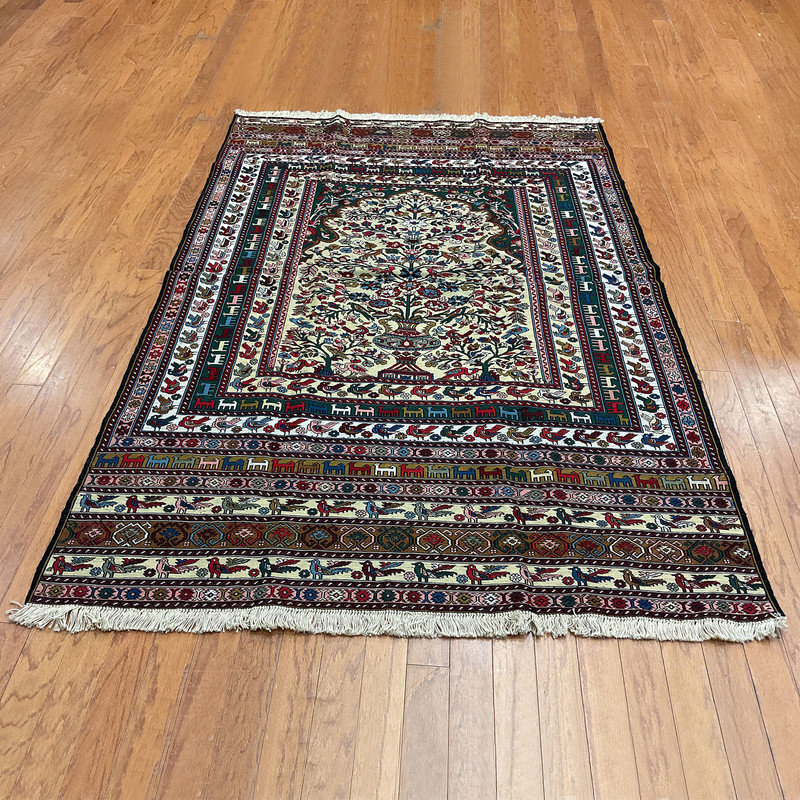 Tapis oriental rouge / vert / ivoire en laine 4 pi 8 po x 6 pi 7 po Oriental