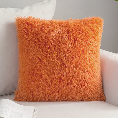 Housse de coussin en fausse fourrure