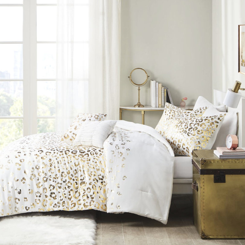 Literie avec édredon à imprimé léopard métallique, 2 taies décoratives et coussins dorés - froissé