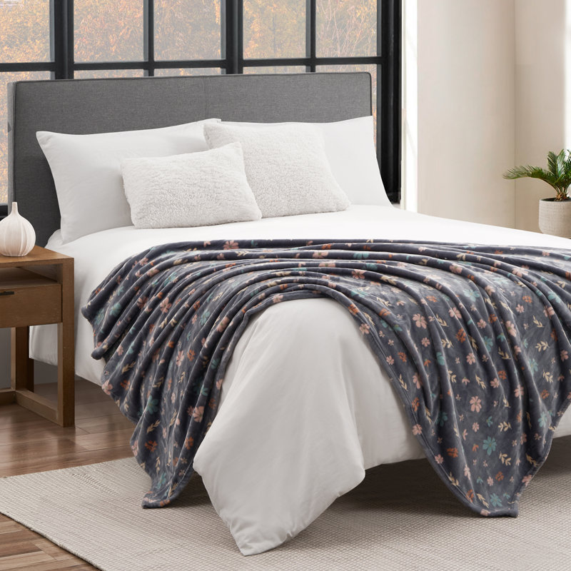  Lucky Brand Tossed Blooms Blankets