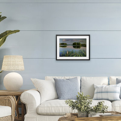 Serene Marsh Reflection, reproduction encadrée sous verre, design par Violeta Vollmer