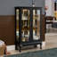 Élégante armoire vitrée en chêne clair avec portes en verre trempé, lumière DEL, panneau arrière en miroir et tablettes réglables - rangement parfait pour la maison et le bureau-724628288